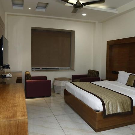 Hotel Pacific Roorkee Екстериор снимка
