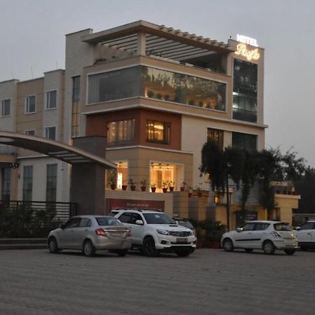 Hotel Pacific Roorkee Екстериор снимка