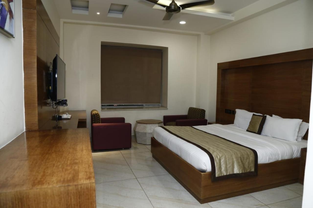 Hotel Pacific Roorkee Екстериор снимка