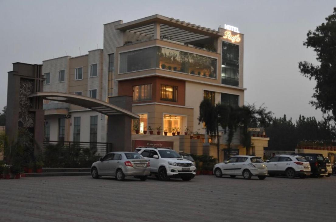 Hotel Pacific Roorkee Екстериор снимка